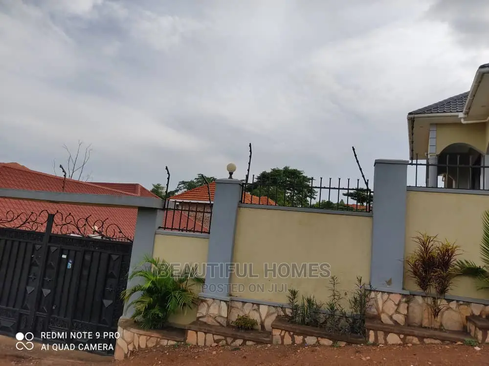 Furnished 4bdrm House in Kira for Sale