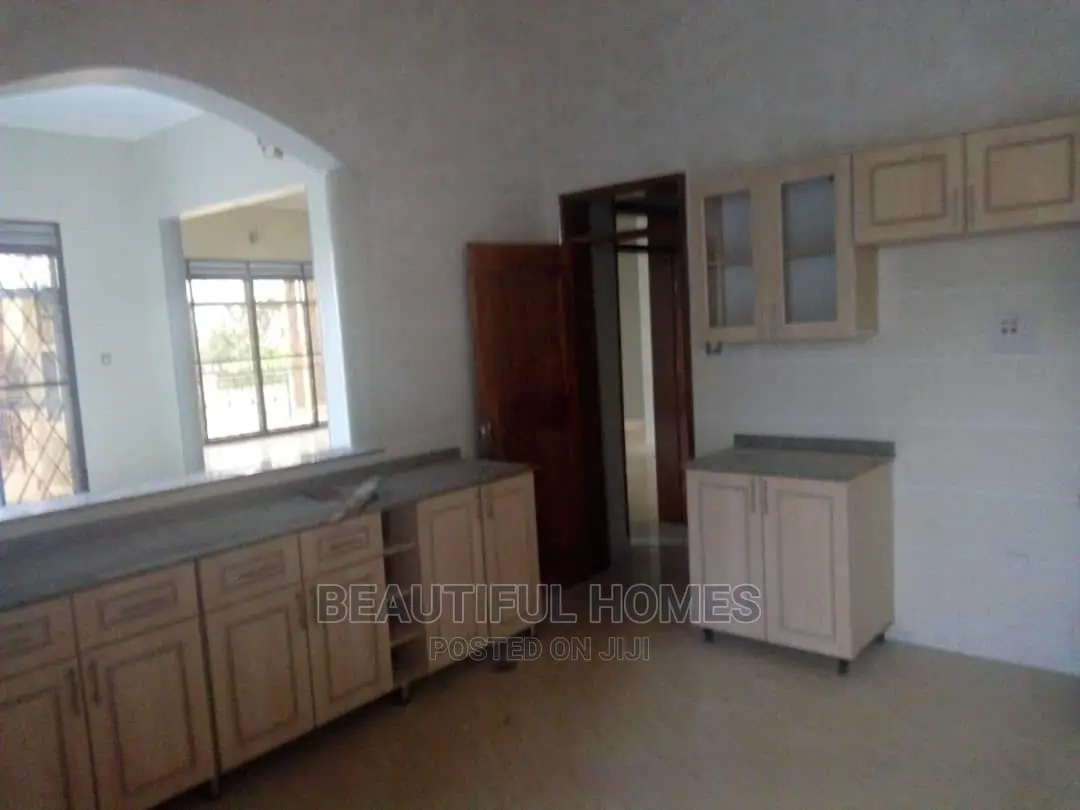 Furnished 4bdrm House in Kira for Sale