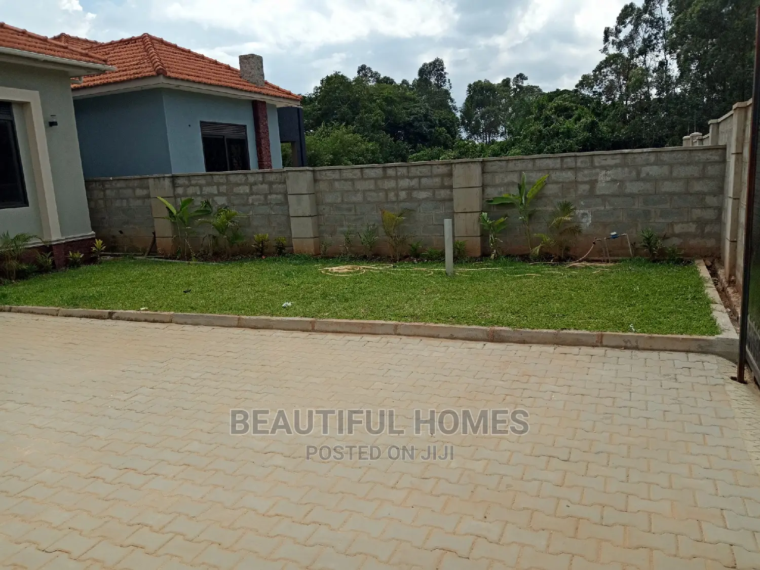 Furnished 4bdrm House in Kira for Sale