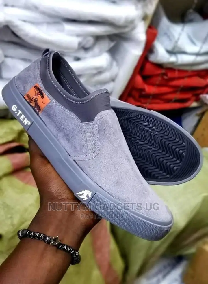 Convince Sneakers