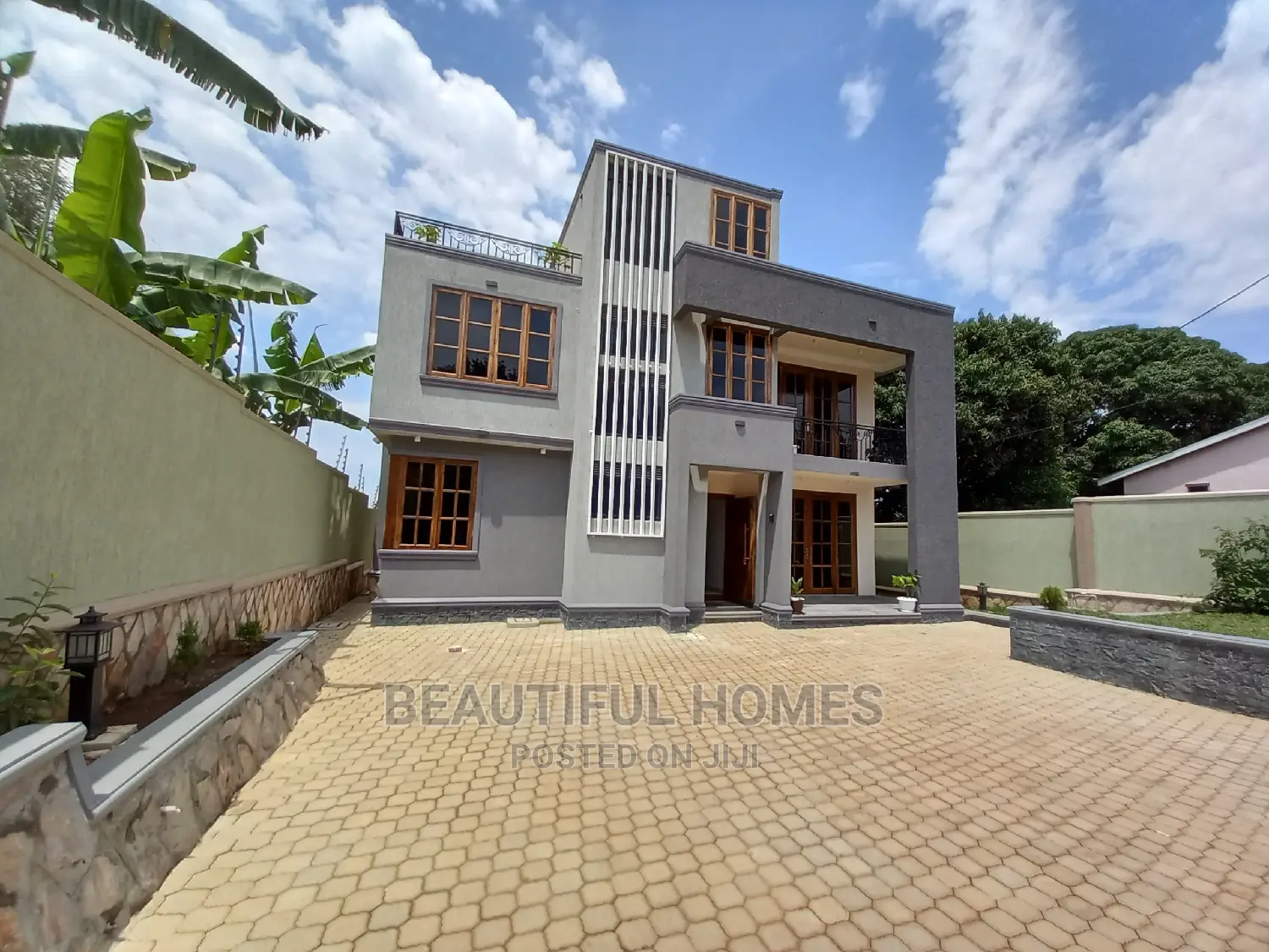 Furnished 5bdrm Mansion in Munyonyo, Central Division for Sale
