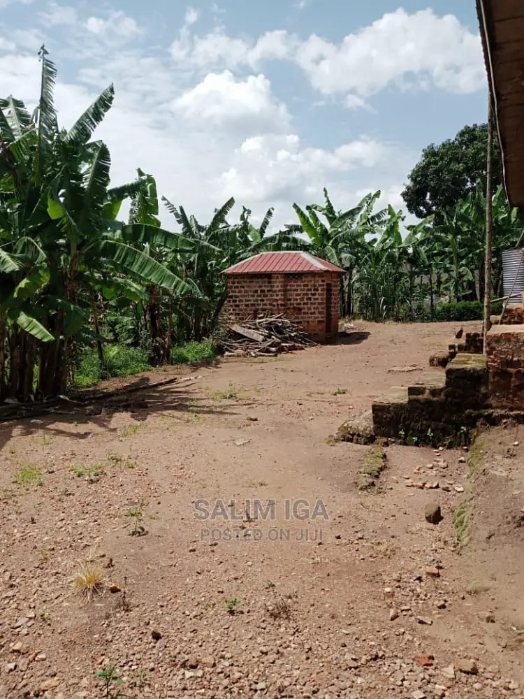 6bdrm Bungalow in Kololo Property, Luwero / Luwero for Sale
