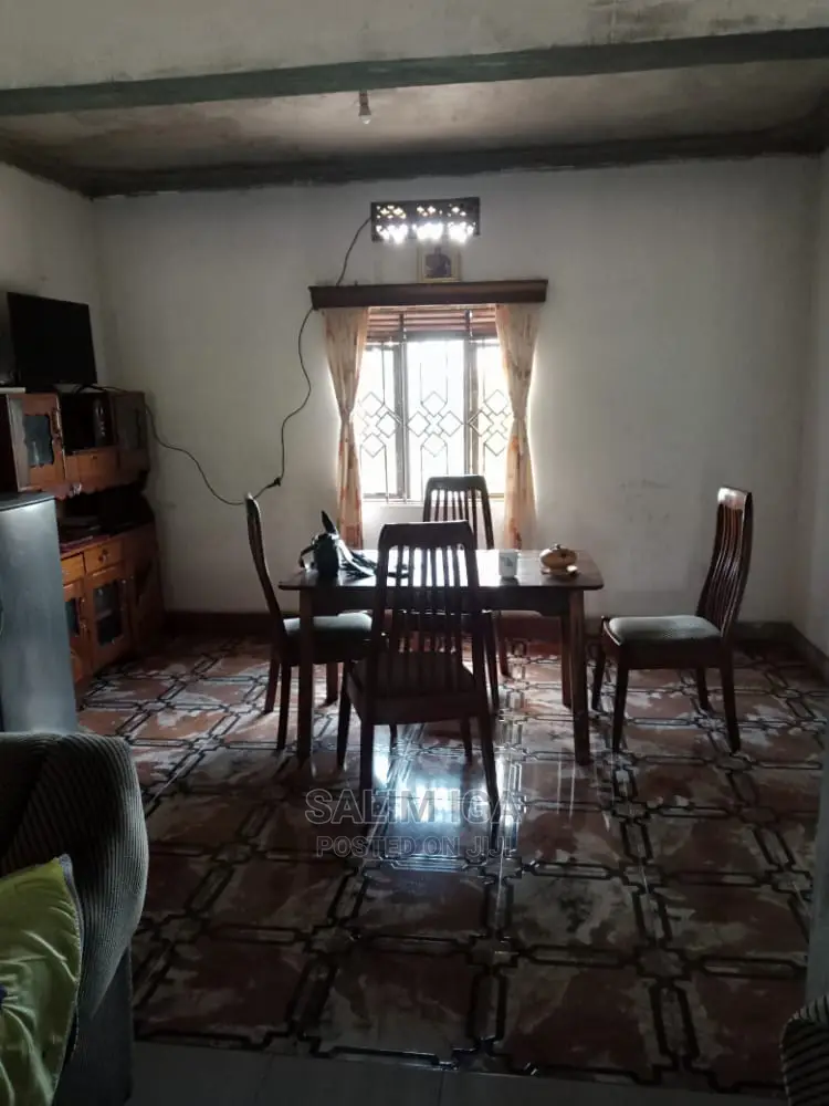 6bdrm Bungalow in Kololo Property, Luwero / Luwero for Sale