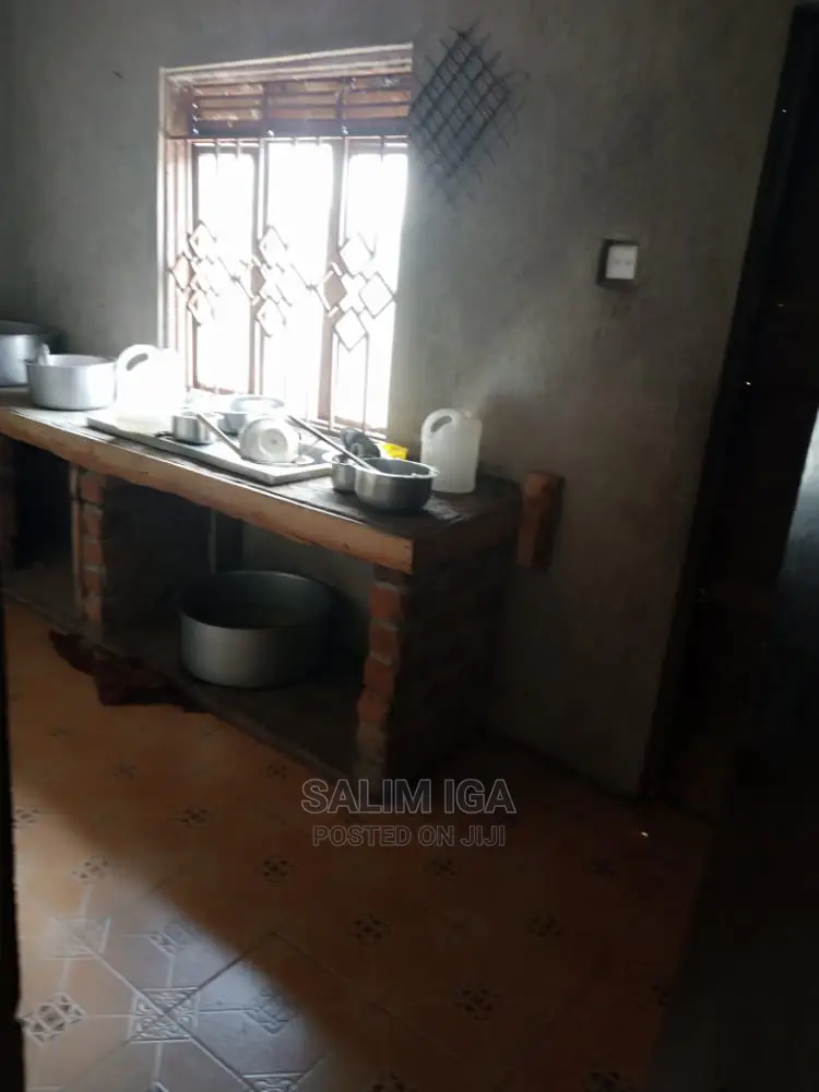 6bdrm Bungalow in Kololo Property, Luwero / Luwero for Sale