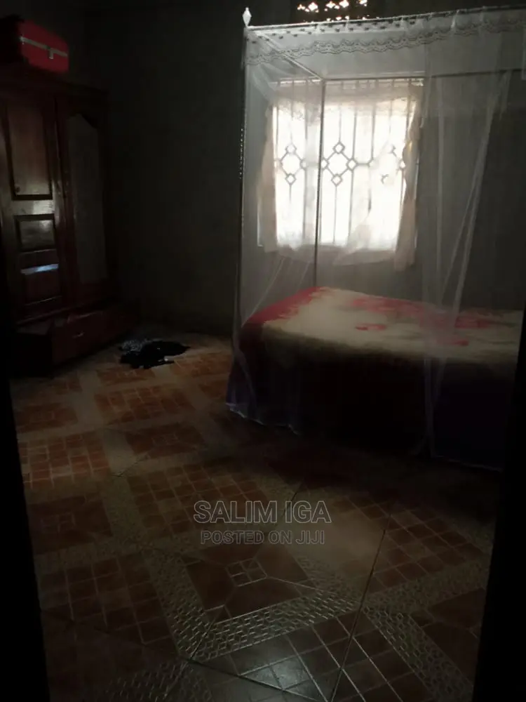 6bdrm Bungalow in Kololo Property, Luwero / Luwero for Sale