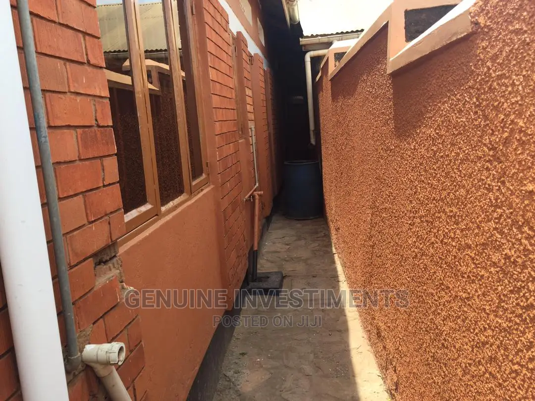 4bdrm Bungalow in Herbert Estate, Rubaga for Sale