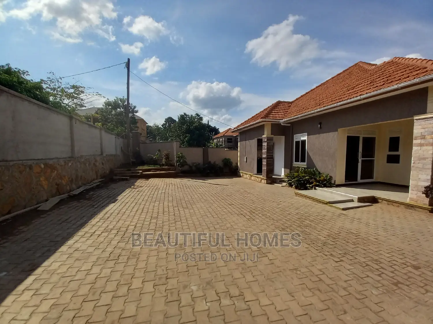 Furnished 4bdrm House in Kira Tarmack Estate for Sale