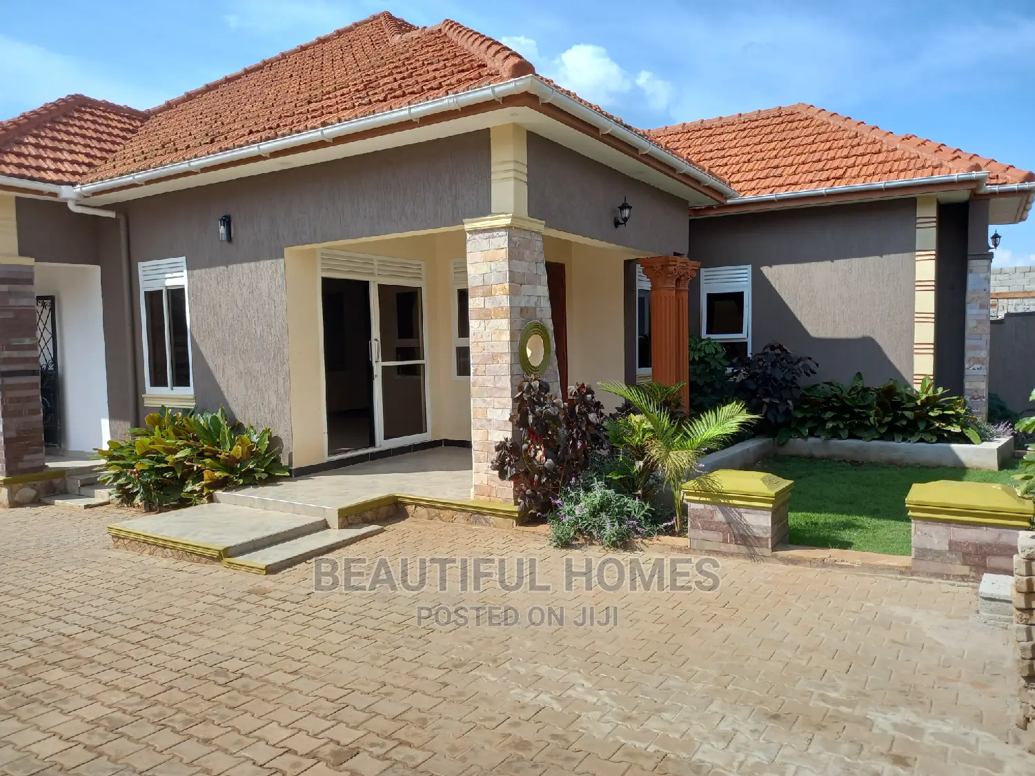 Furnished 4bdrm House in Kira Tarmack Estate for Sale