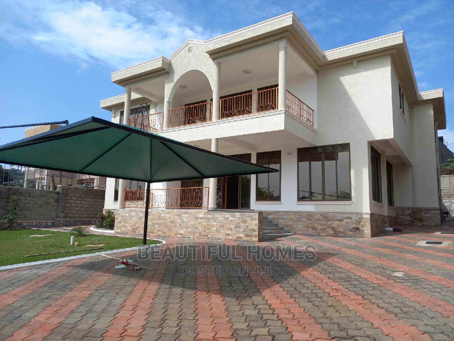 Furnished 6bdrm Mansion in Munyonyo, Makindye for Sale