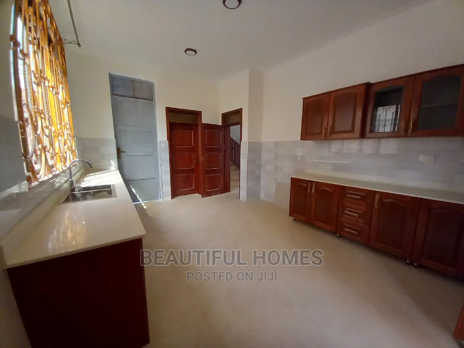 Furnished 6bdrm Mansion in Munyonyo, Makindye for Sale