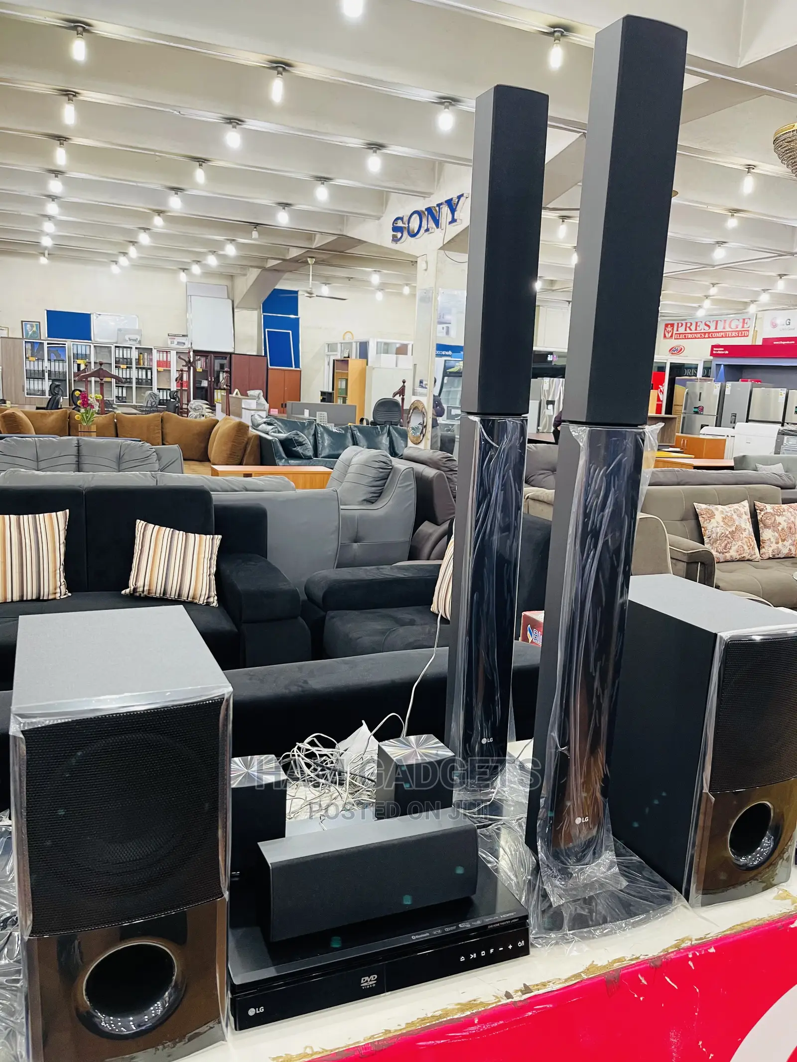 LG Hometheatre System 2tall Boy Speakers 1000watts