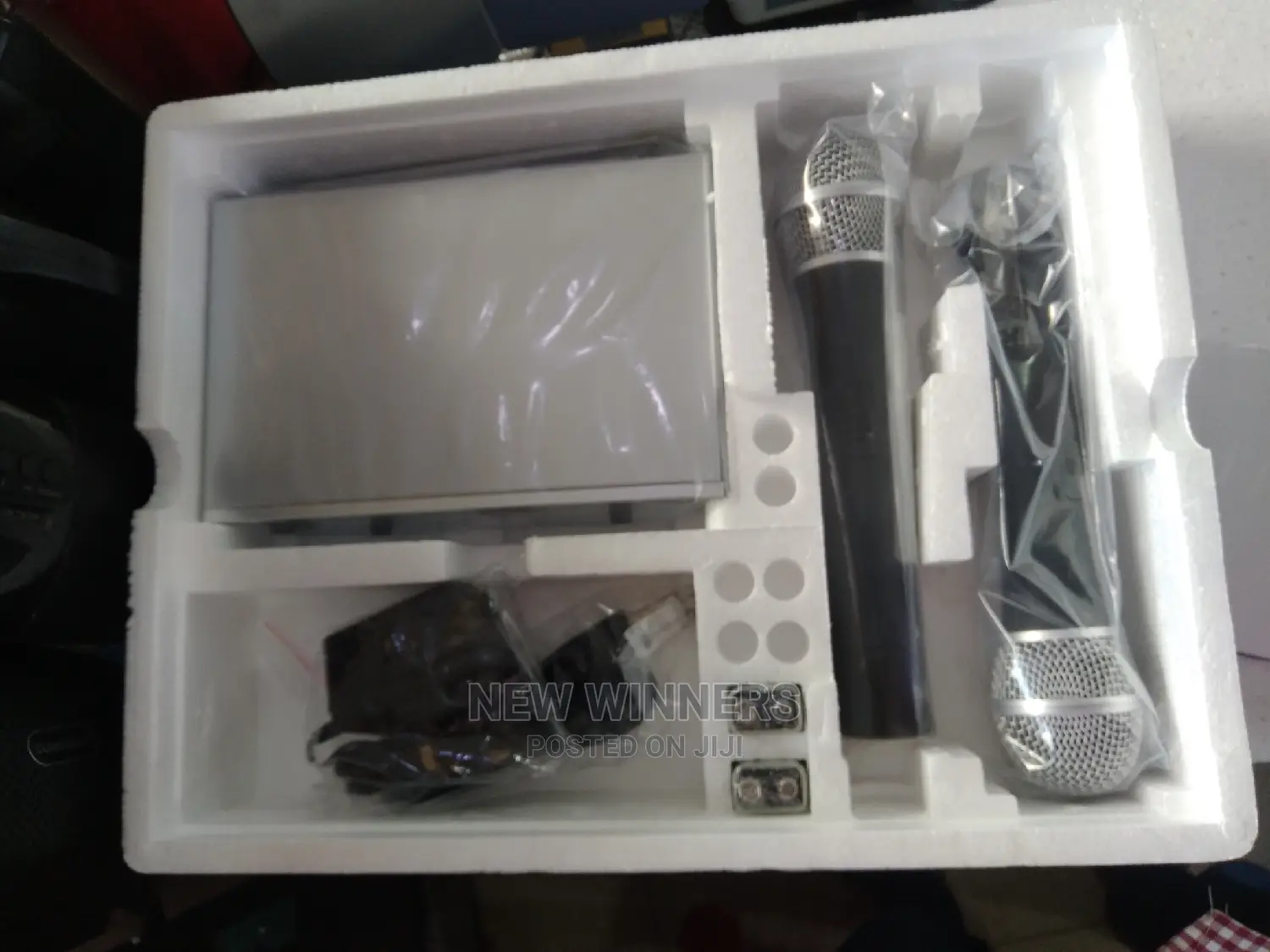DH 744 Wireless Microphone