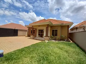 Furnished 4bdrm House in Kira Tarmack for Sale