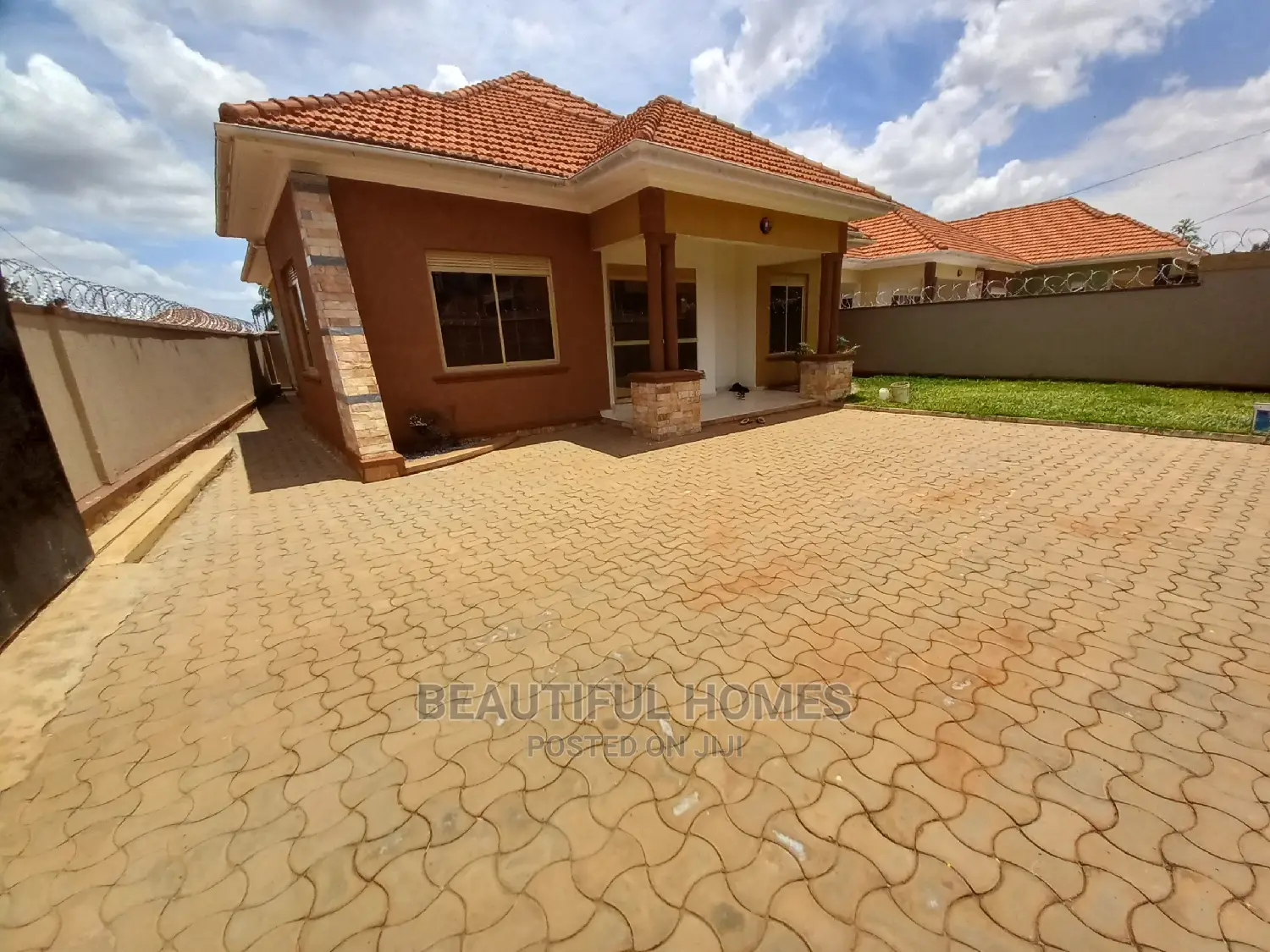 Furnished 4bdrm House in Kira Tarmack for Sale