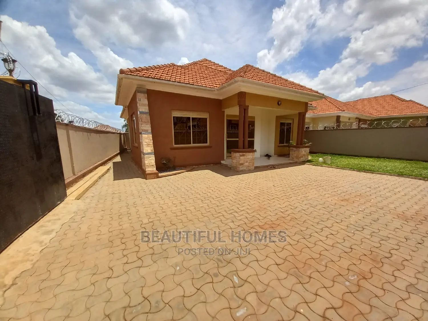 Furnished 4bdrm House in Kira Tarmack for Sale