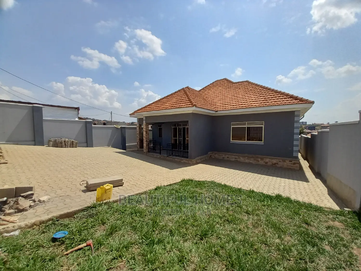 Furnished 4bdrm House in Kira for Sale