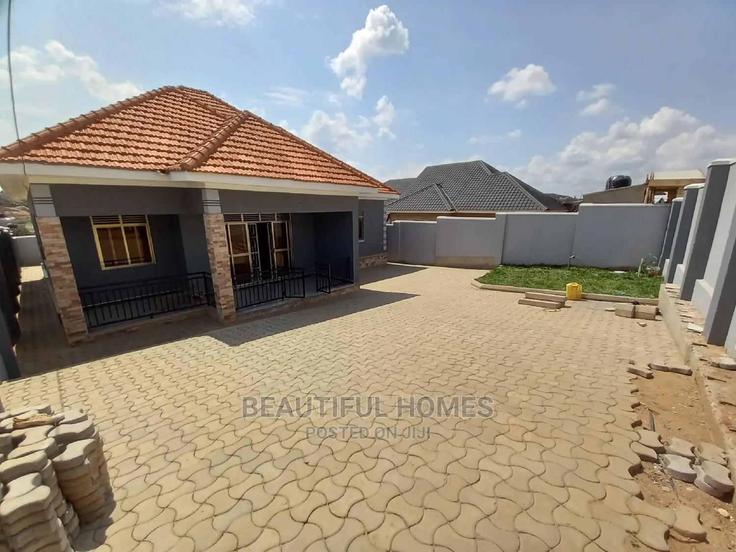 Furnished 4bdrm House in Kira for Sale