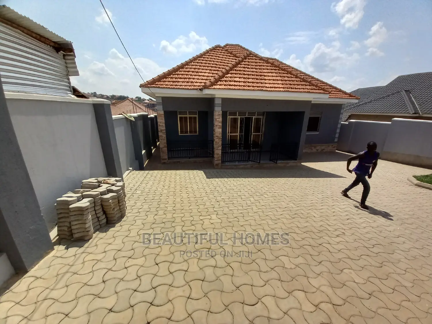 Furnished 4bdrm House in Kira for Sale