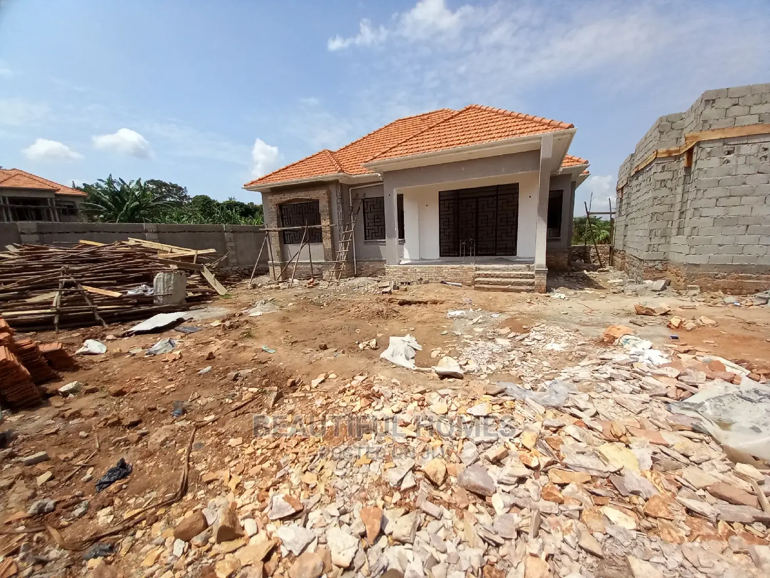 Furnished 4bdrm House in Kira for Sale