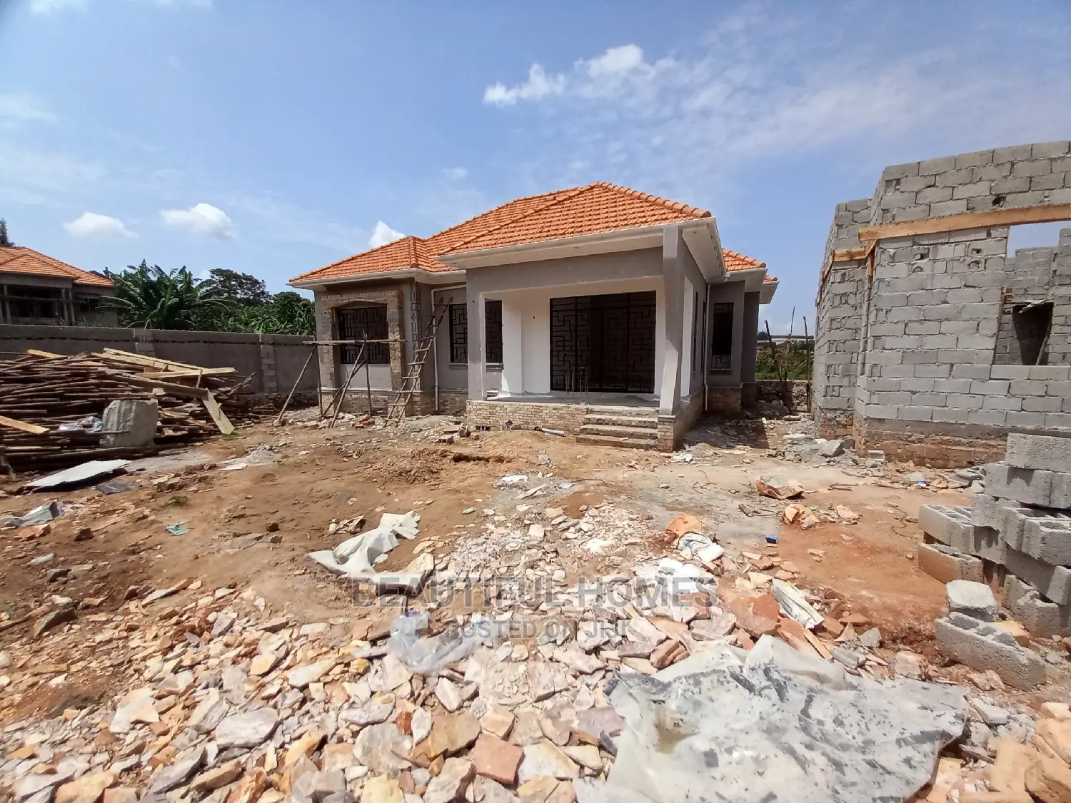 Furnished 4bdrm House in Kira for Sale