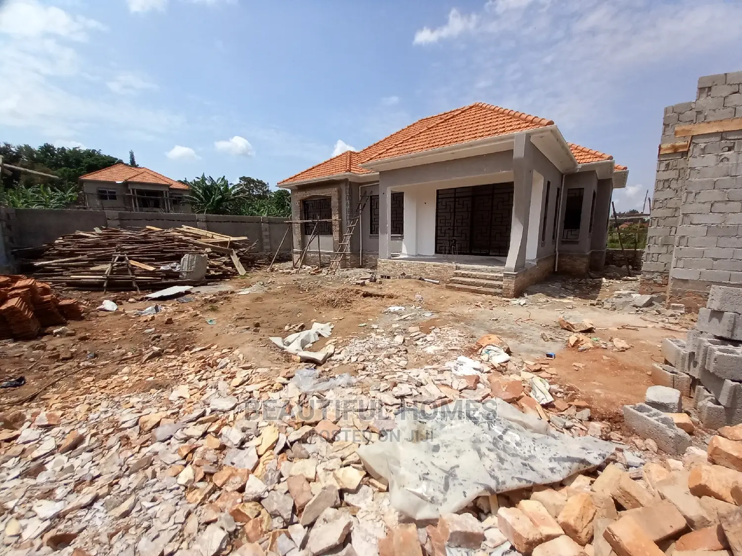 Furnished 4bdrm House in Kira for Sale