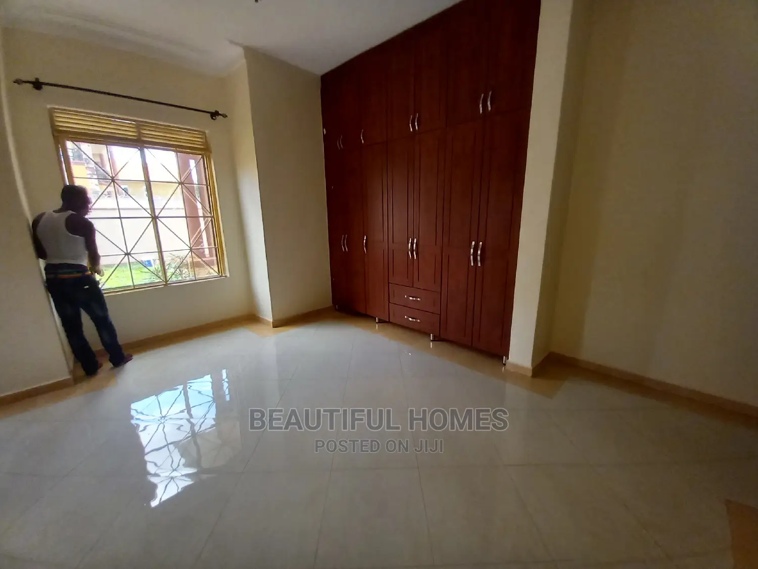 Furnished 4bdrm House in Kira for Sale