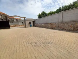 Furnished 4bdrm House in Kira Tarmack for Sale
