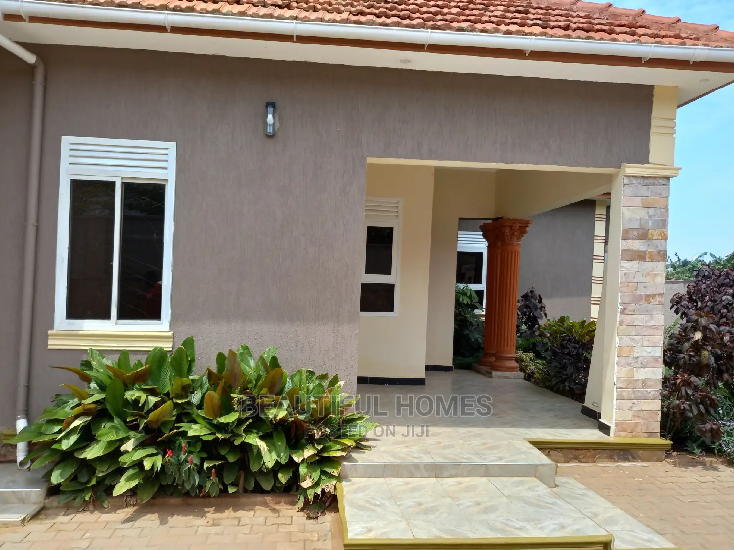 Furnished 4bdrm House in Kira Tarmack for Sale