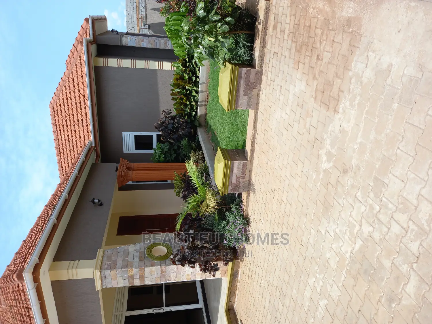 Furnished 4bdrm House in Kira Tarmack for Sale