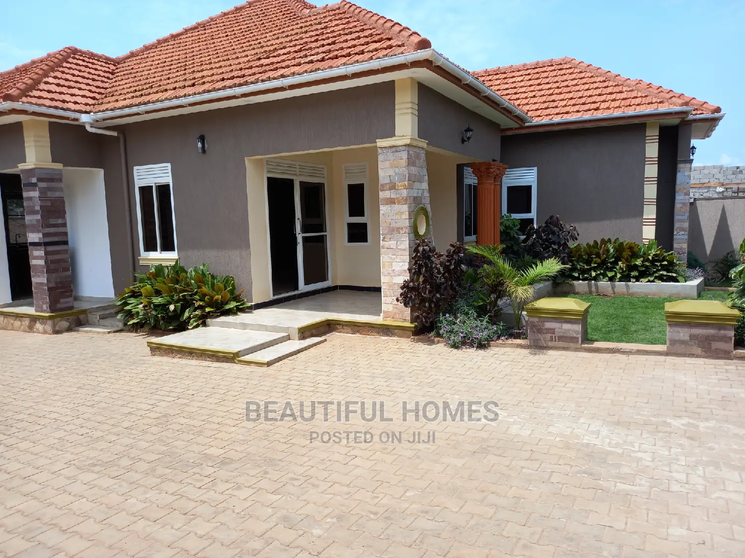 Furnished 4bdrm House in Kira Tarmack for Sale