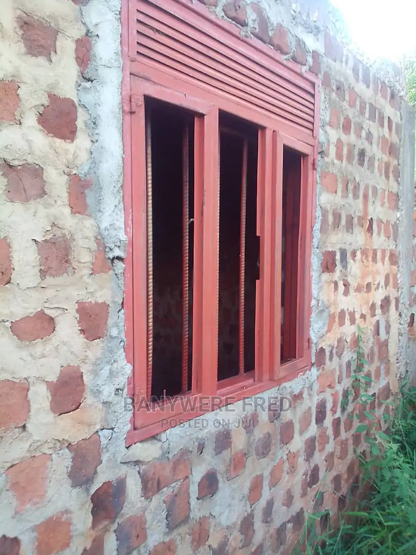 Plot for Sale With Ahouse 50/100