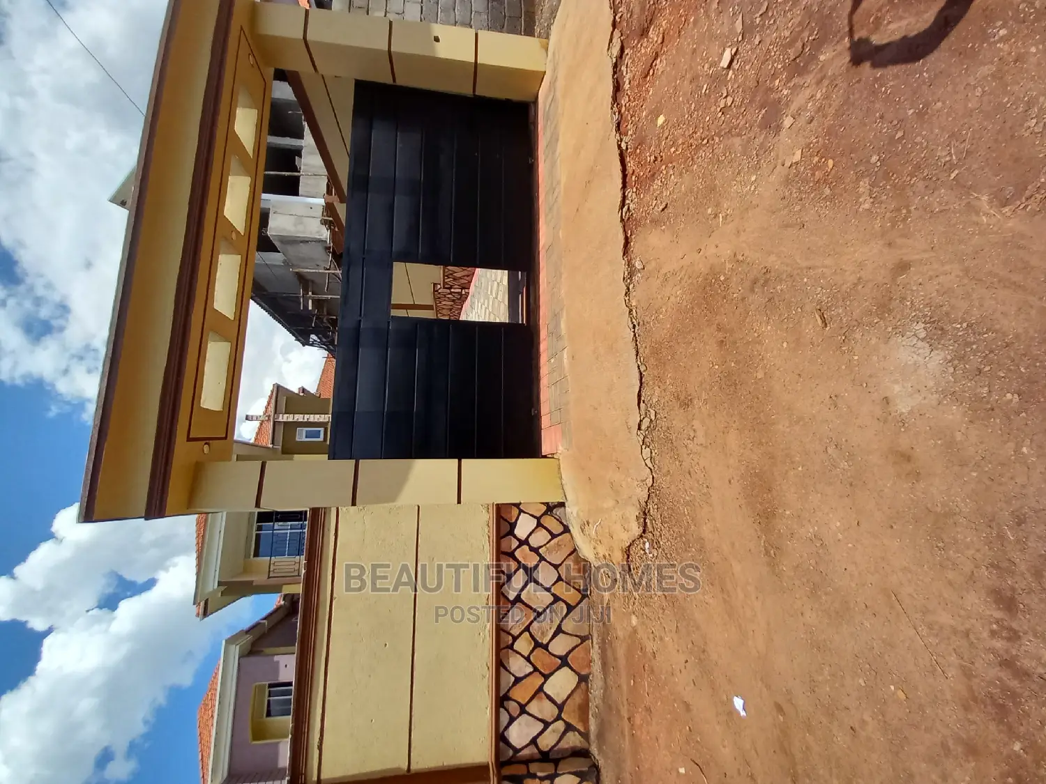 Furnished 4bdrm House in Kira Tarmack for Sale