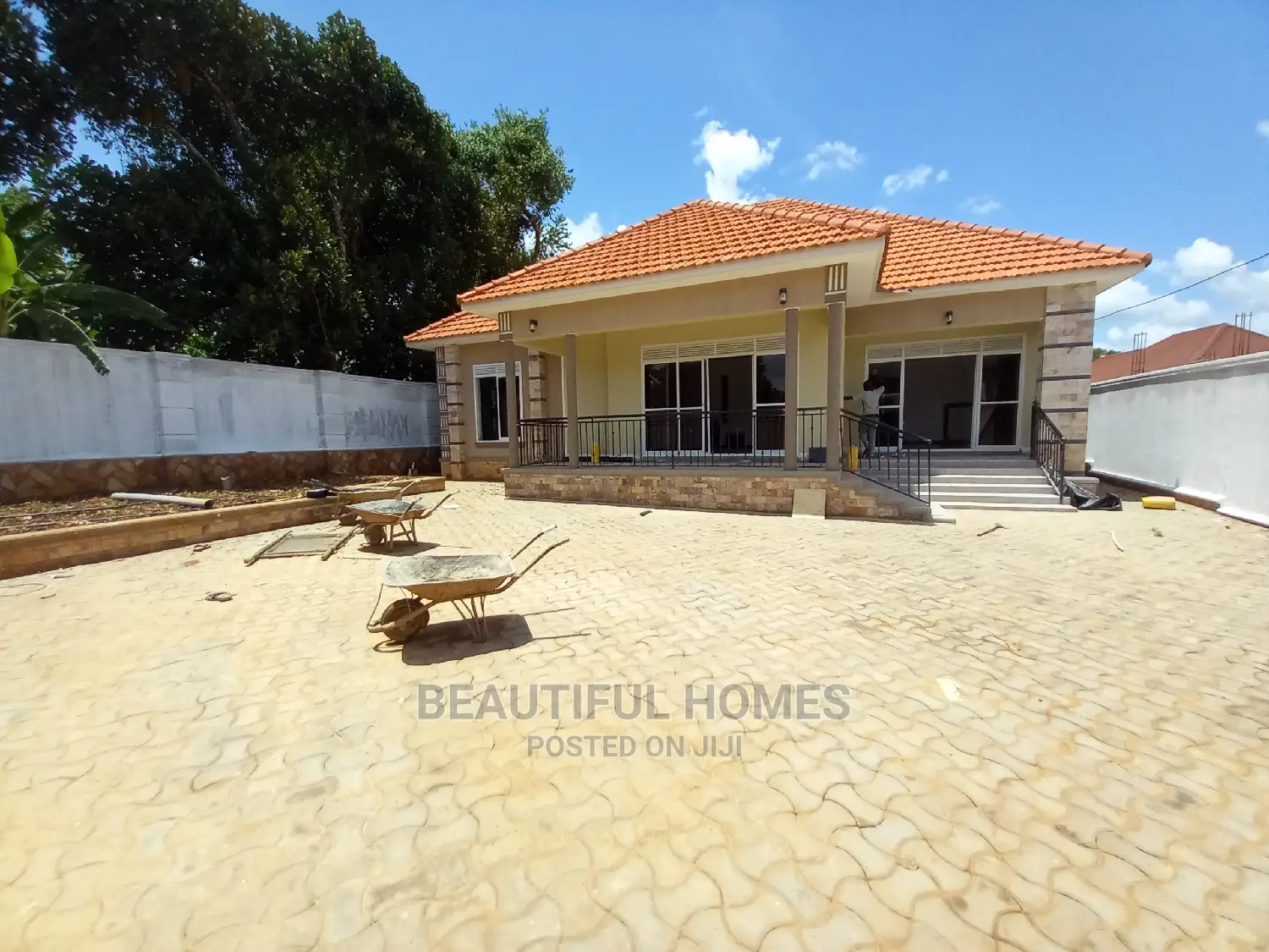 Furnished 4bdrm House in Kira for Sale