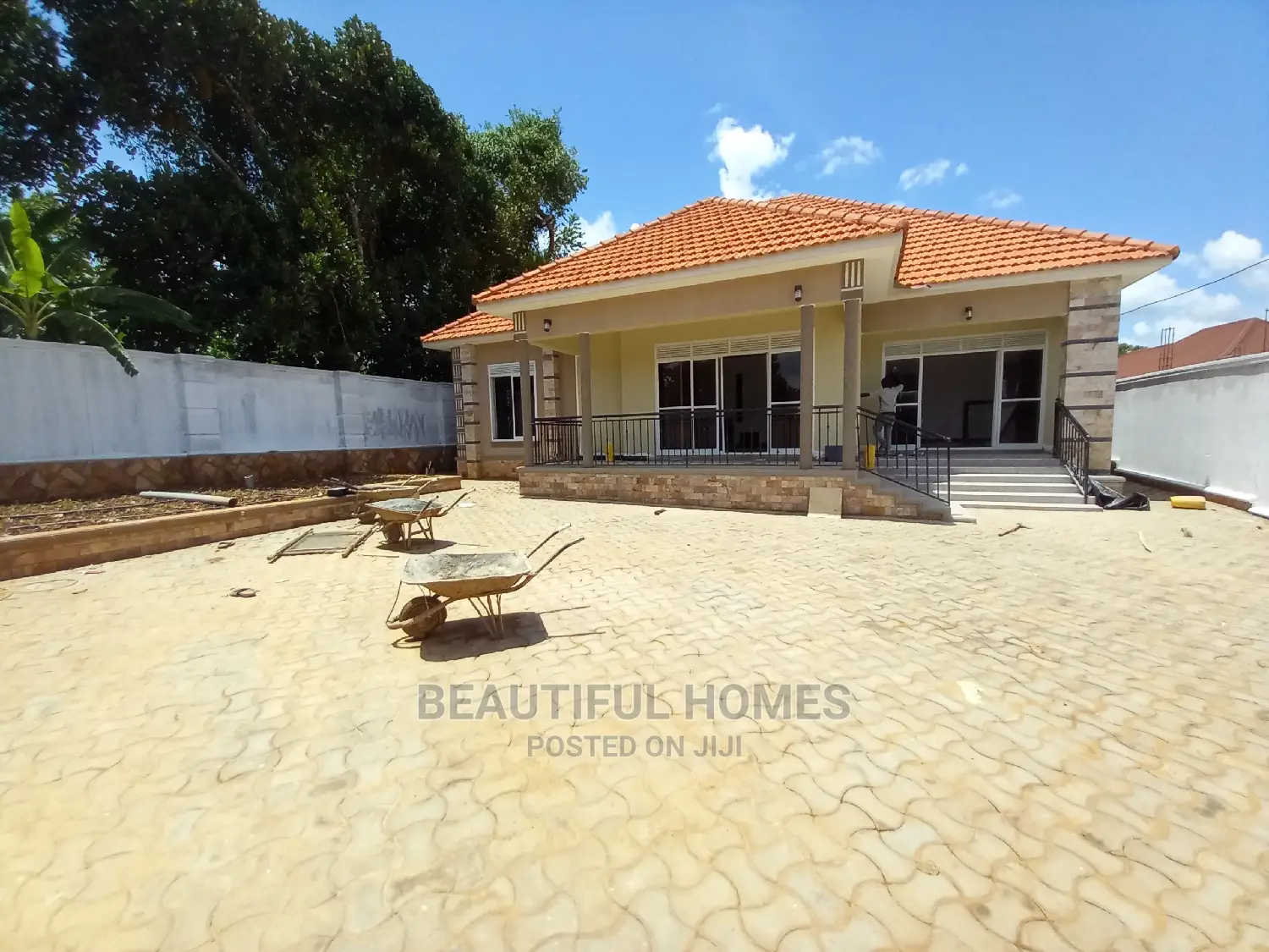 Furnished 4bdrm House in Kira for Sale