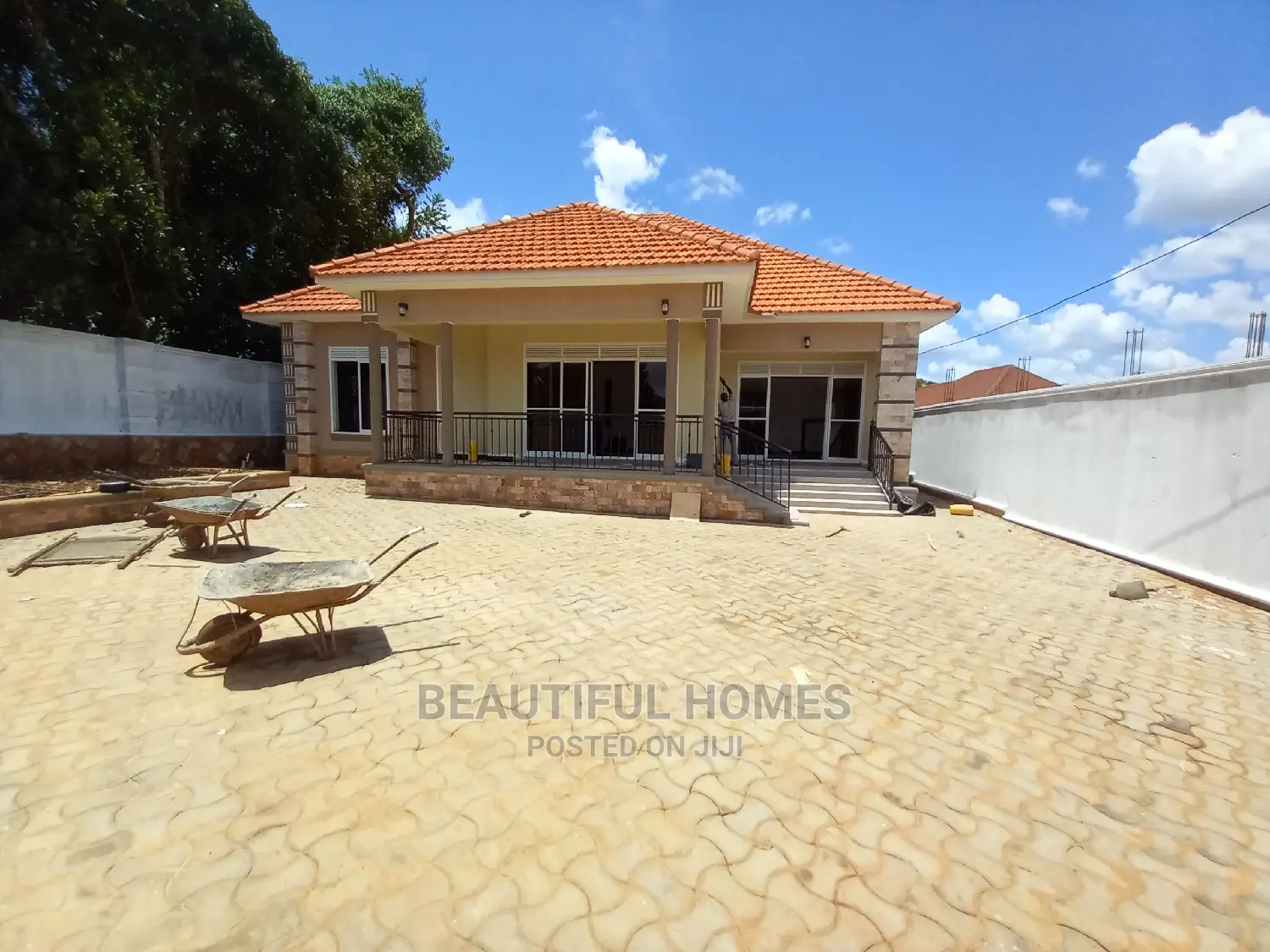 Furnished 4bdrm House in Kira for Sale