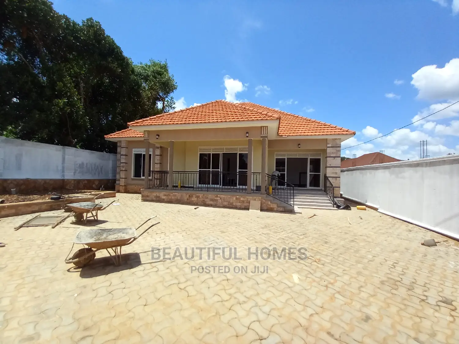 Furnished 4bdrm House in Kira for Sale