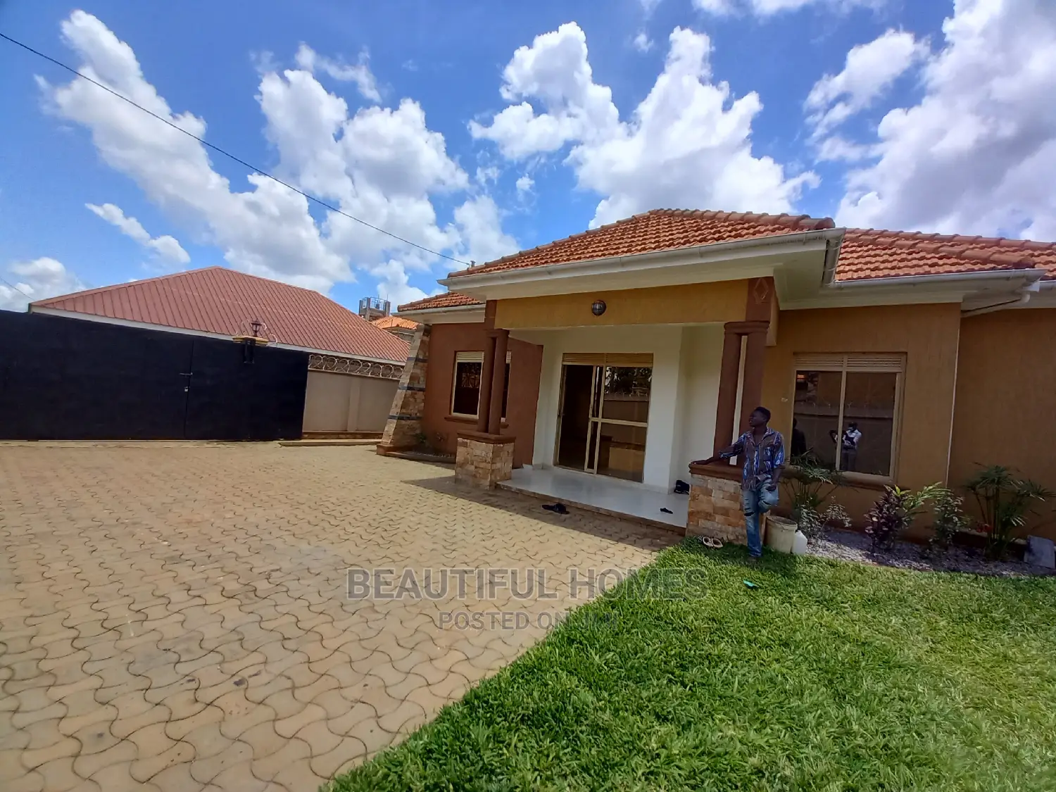 Furnished 4bdrm House in Kira for Sale