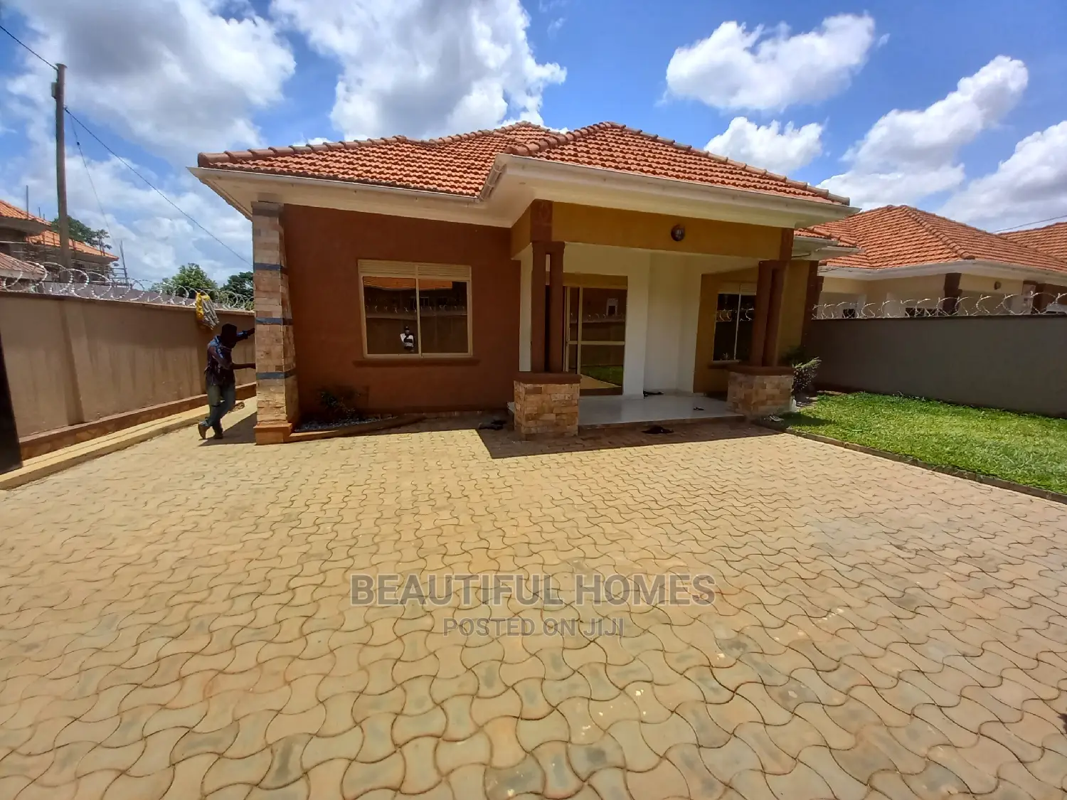 Furnished 4bdrm House in Kira for Sale