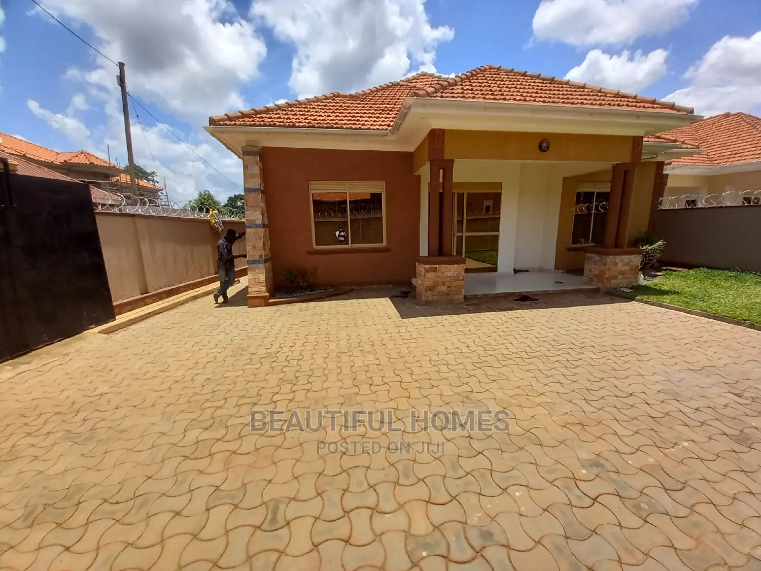 Furnished 4bdrm House in Kira for Sale