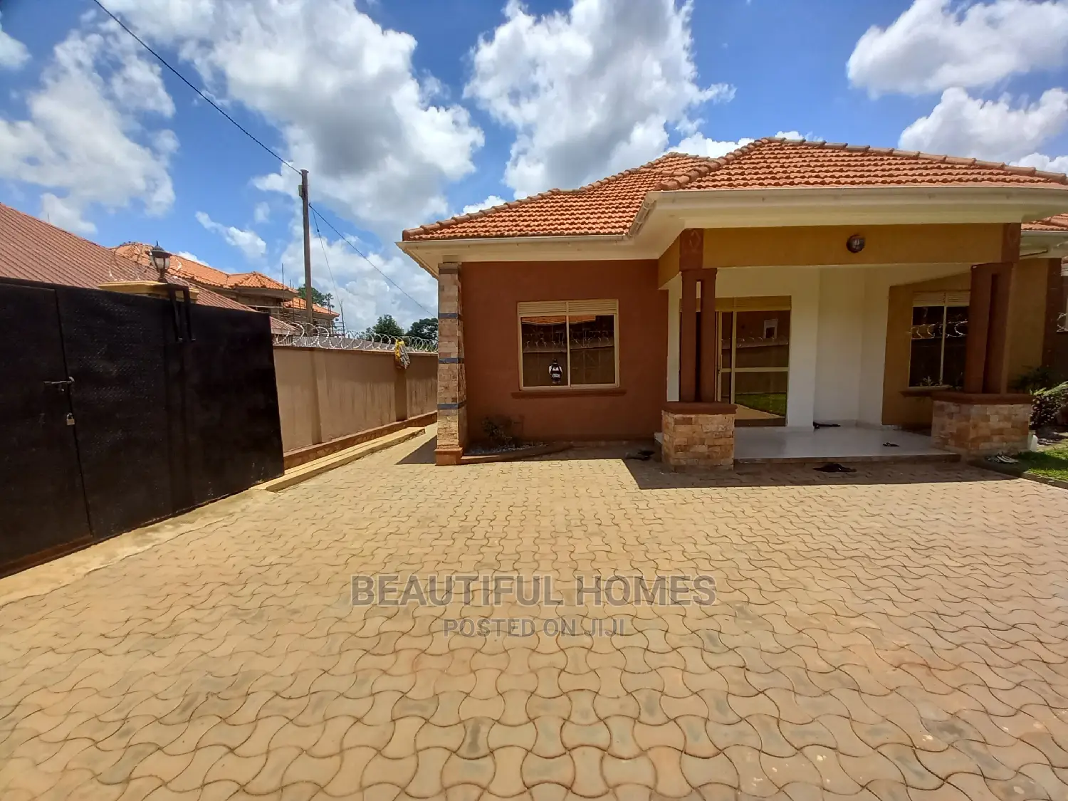Furnished 4bdrm House in Kira for Sale