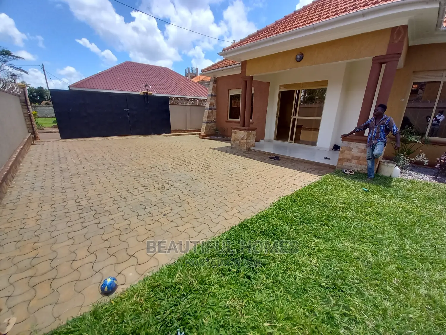 Furnished 4bdrm House in Kira for Sale