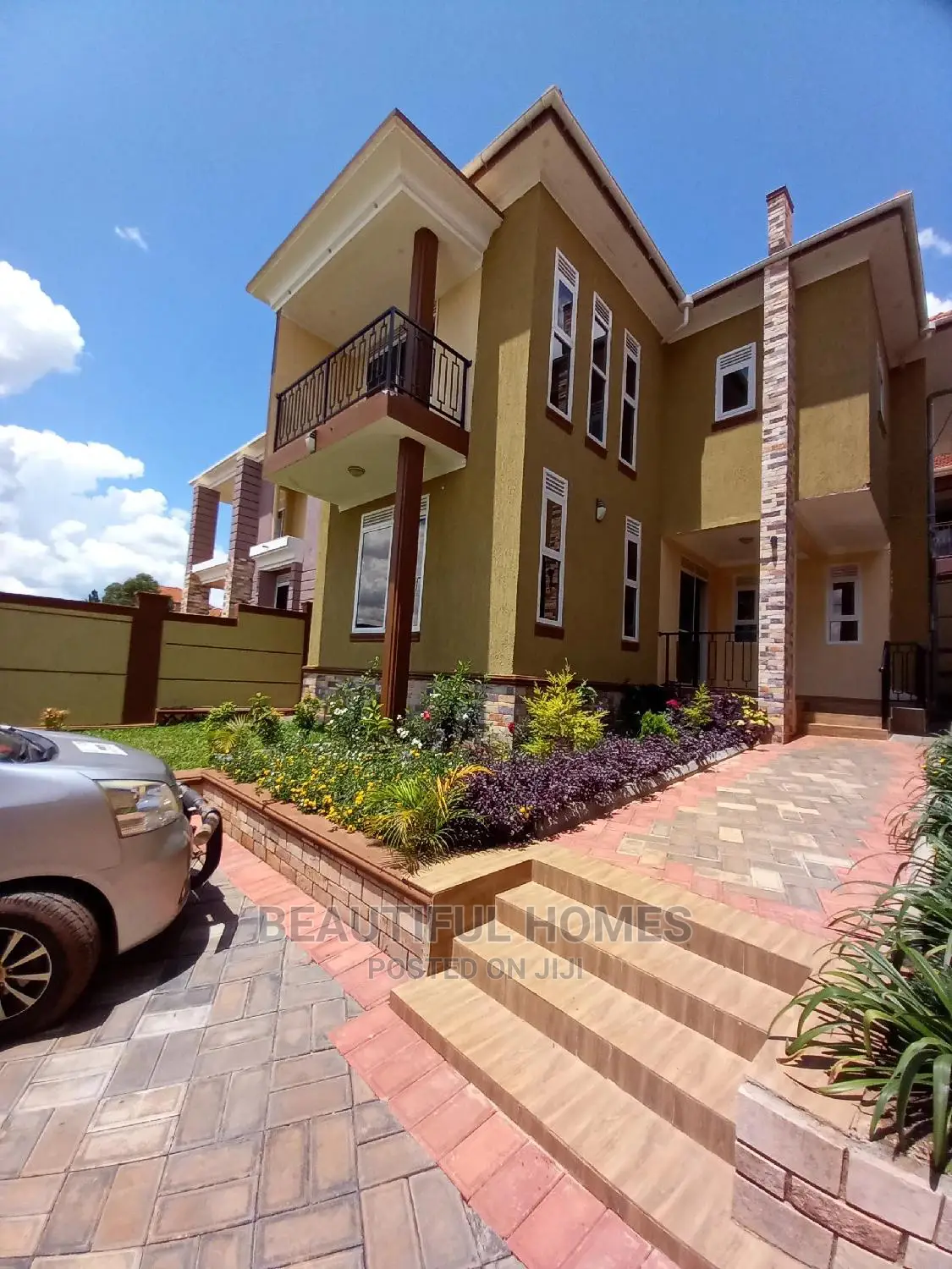 Furnished 4bdrm Mansion in Kira for Sale