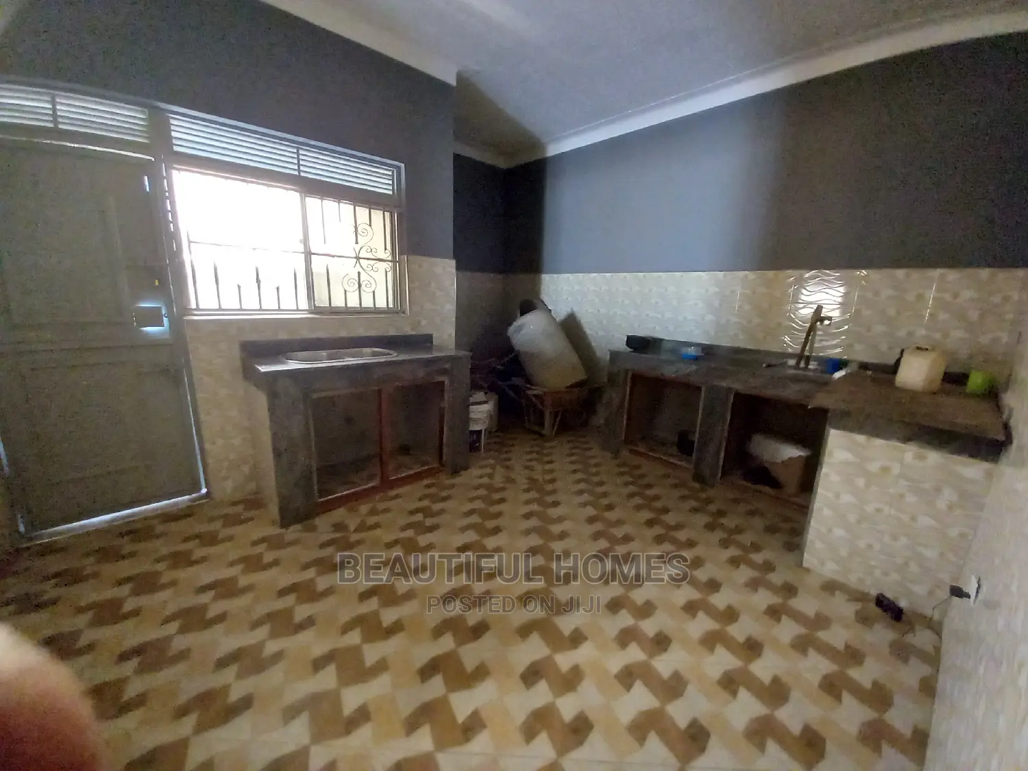 Furnished 4bdrm House in Kira for Sale