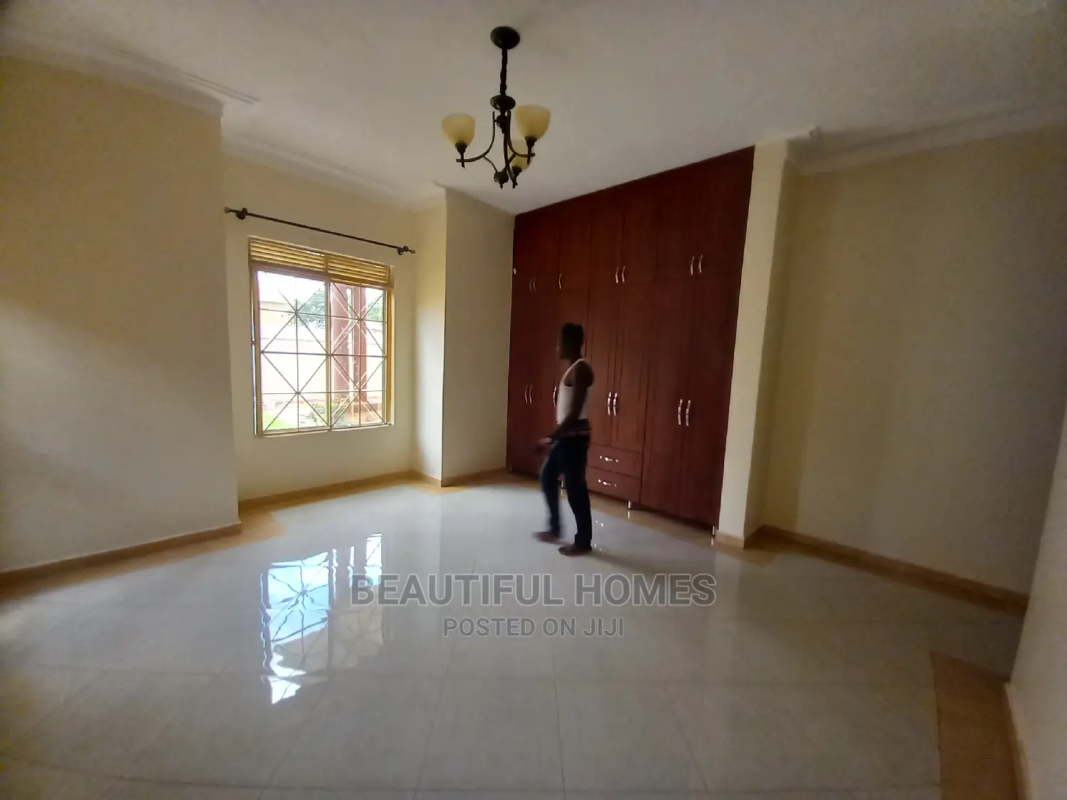 Furnished 4bdrm House in Kira for Sale