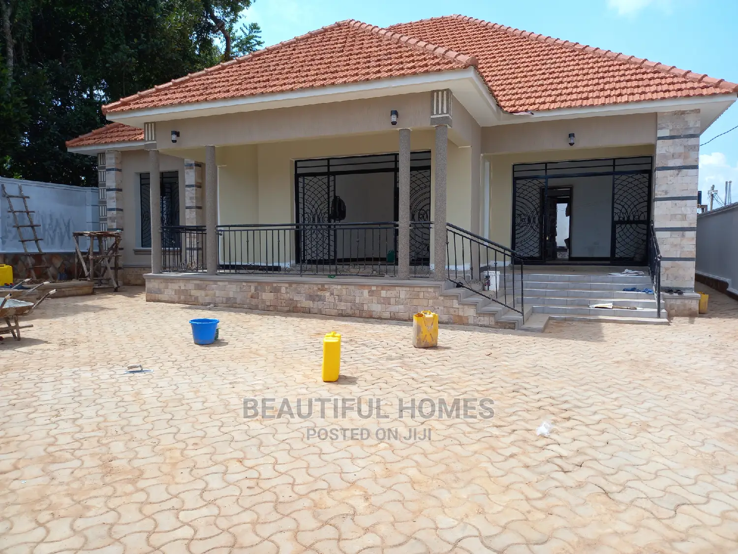 Furnished 4bdrm House in Kira for Sale