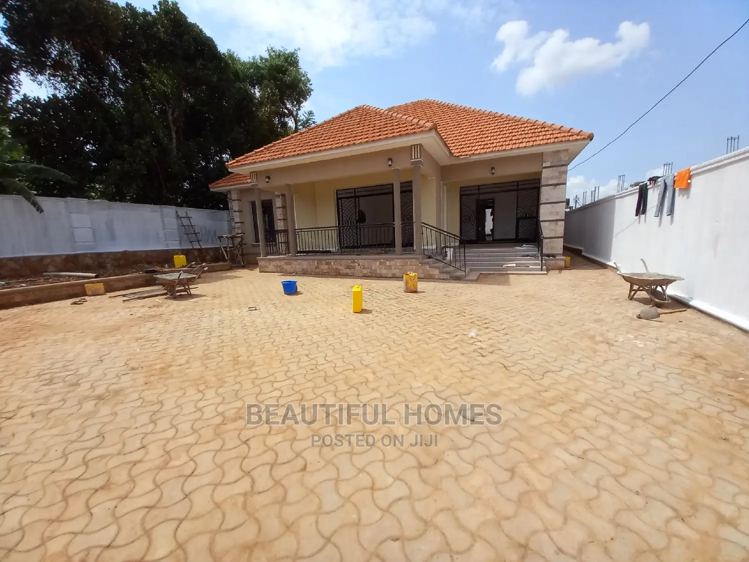 Furnished 4bdrm House in Kira for Sale