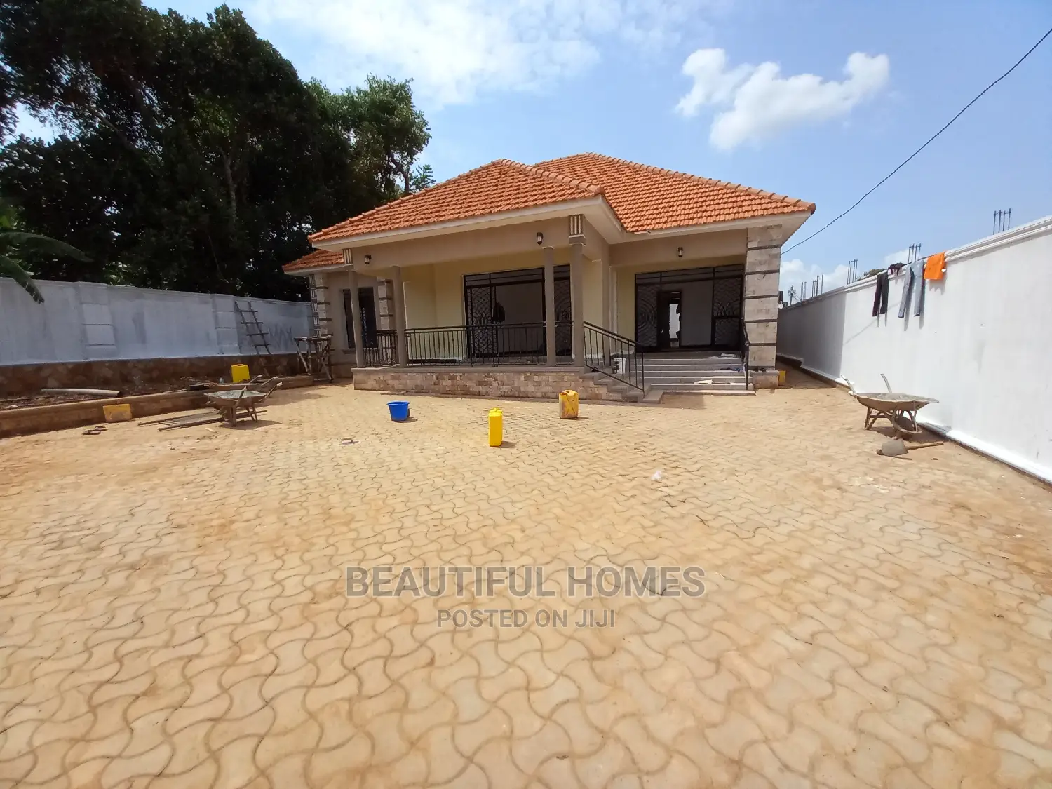 Furnished 4bdrm House in Kira for Sale