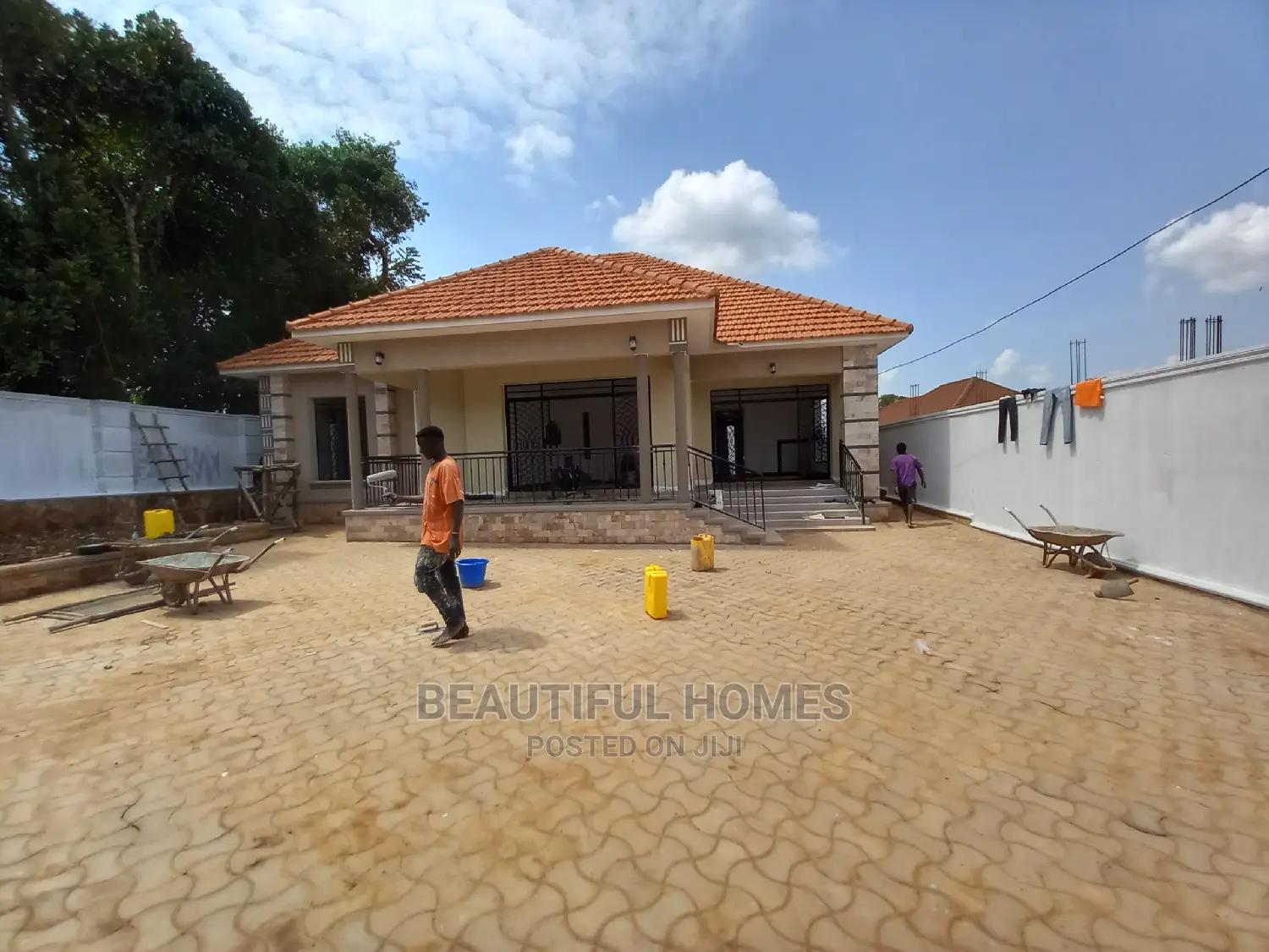 Furnished 4bdrm House in Kira for Sale