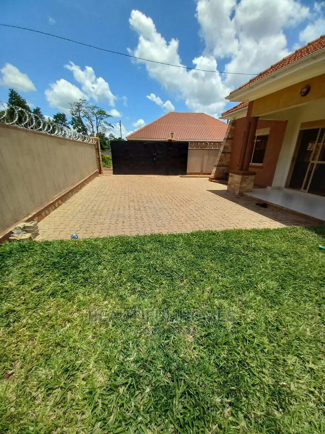 Furnished 4bdrm House in Kira for Sale