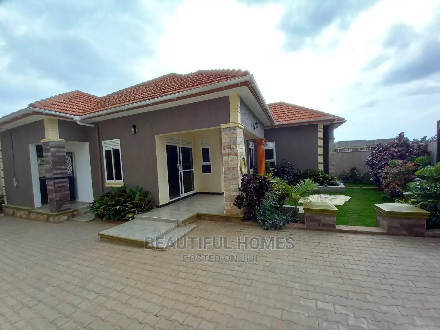 Furnished 4bdrm House in Kira Tarmack Access for Sale